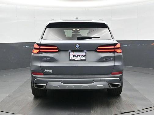 Gray Metallic 2025 BMW X5 xDrive40i