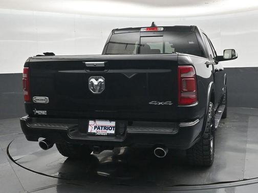 Diamond Black Crystal Pearlcoat 2022 RAM 1500 Longhorn
