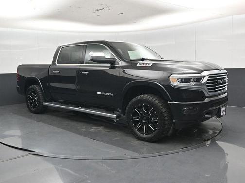 Diamond Black Crystal Pearlcoat 2022 RAM 1500 Longhorn
