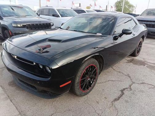 Pitch Black Clearcoat 2019 Dodge Challenger SXT