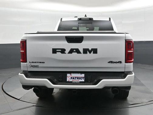 Ivory White Tri-Coat Pearlcoat 2026 RAM 1500 Limited