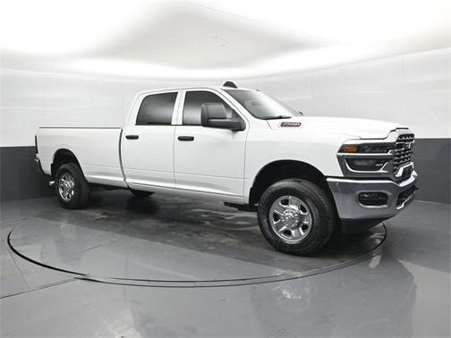 2026 RAM 2500 Tradesman Crew Cab 4x4 8' Box