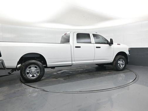 Bright White Clearcoat 2026 RAM 2500 Tradesman Crew Cab 4x4 8' Box