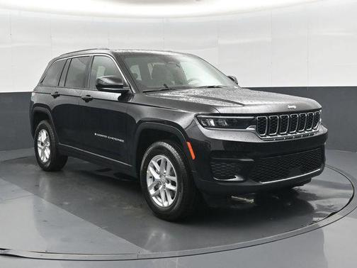 Diamond Black Crystal Pearlcoat 2026 Jeep Grand Cherokee Laredo