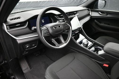 Diamond Black Crystal Pearlcoat 2026 Jeep Grand Cherokee Laredo