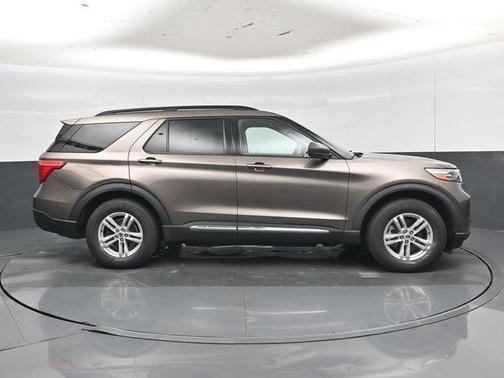 Stone Gray Metallic 2021 Ford Explorer XLT