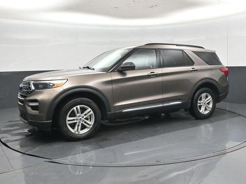 Stone Gray Metallic 2021 Ford Explorer XLT