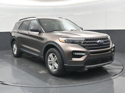Stone Gray Metallic 2021 Ford Explorer XLT
