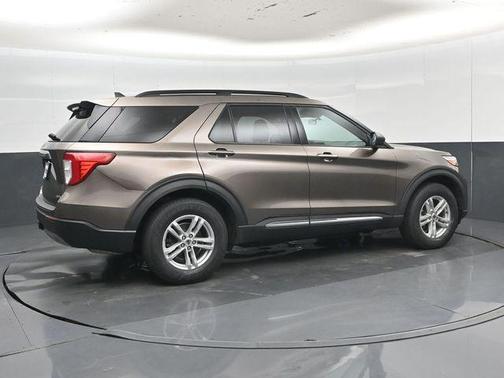 Stone Gray Metallic 2021 Ford Explorer XLT
