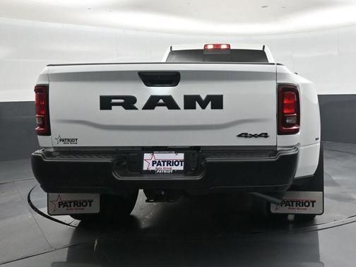 Bright White Clearcoat 2026 RAM 3500 Tradesman Crew Cab 4x4 8' Box