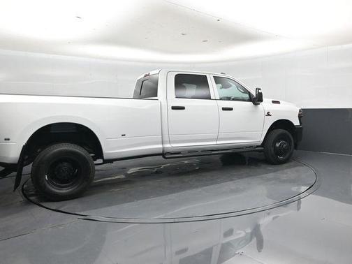 Bright White Clearcoat 2026 RAM 3500 Tradesman Crew Cab 4x4 8' Box