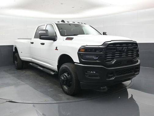 Bright White Clearcoat 2026 RAM 3500 Tradesman Crew Cab 4x4 8' Box