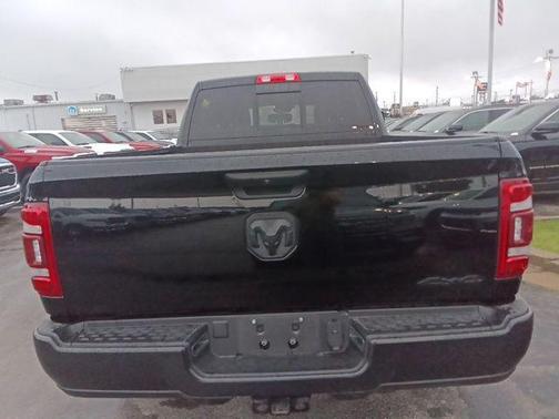 Diamond Black Crystal Pearlcoat 2024 RAM 2500 Tradesman Crew Cab 4x4 6'4' Box