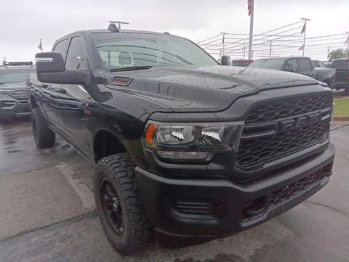 Diamond Black Crystal Pearlcoat 2024 RAM 2500 Tradesman Crew Cab 4x4 6'4' Box