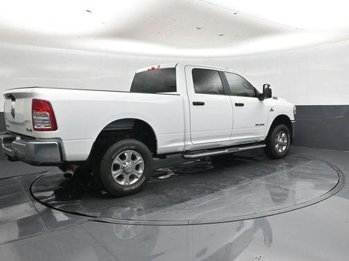 Bright White Clearcoat 2024 RAM 2500 Big Horn Crew Cab 4x4 6'4' Box