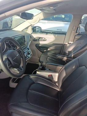 Silver Mist Clearcoat 2024 Chrysler Pacifica Touring L