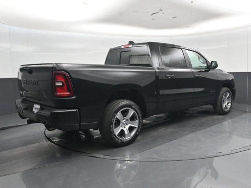 Diamond Black Crystal Pearlcoat 2027 RAM 1500 Express