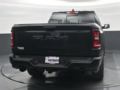 Diamond Black Crystal Pearlcoat 2027 RAM 1500 Express