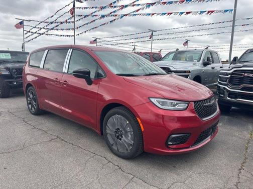 Red Hot Pearlcoat 2026 Chrysler Pacifica L