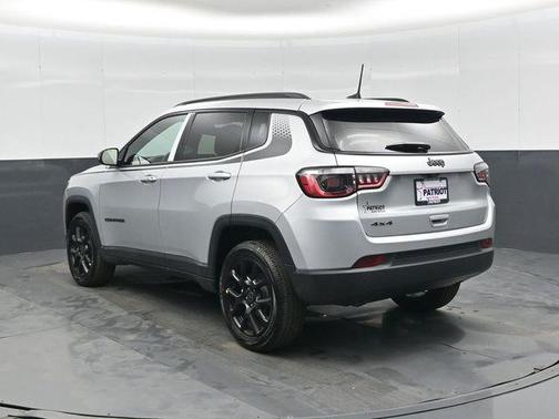 Silver Zynith Metallic Clearcoat 2026 Jeep Compass Latitude