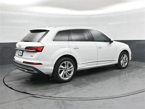 2023 Audi Q7 55 Premium Plus