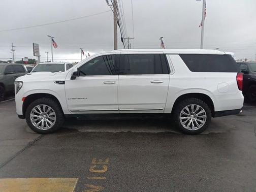 White Frost Tricoat 2023 GMC Yukon XL Denali