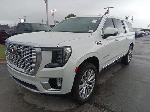 White Frost Tricoat 2023 GMC Yukon XL Denali