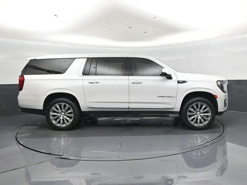 White Frost Tricoat 2023 GMC Yukon XL Denali