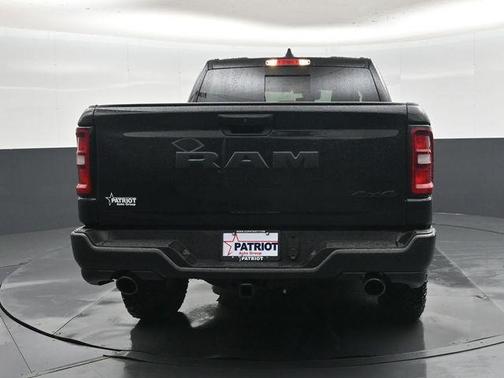 Diamond Black Crystal Pearlcoat 2026 RAM 1500 Warlock Crew Cab 4x4 5'7' Box