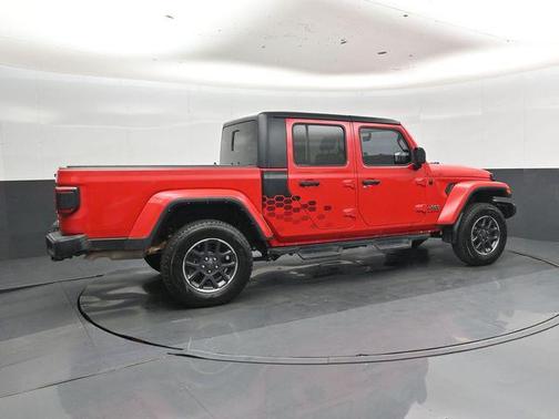 Firecracker Red Clearcoat 2022 Jeep Gladiator Overland
