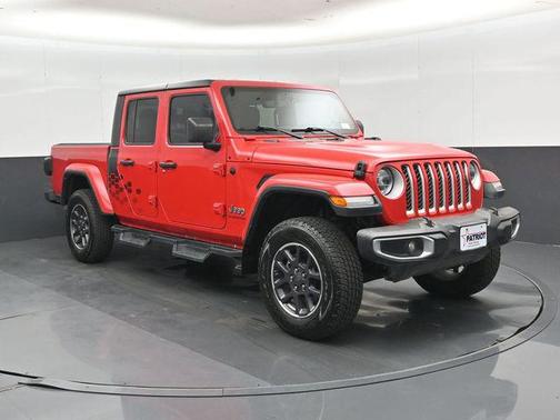 Firecracker Red Clearcoat 2022 Jeep Gladiator Overland