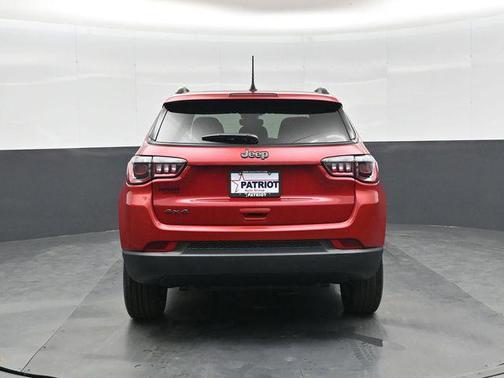 Red Hot Pearlcoat 2026 Jeep Compass Latitude