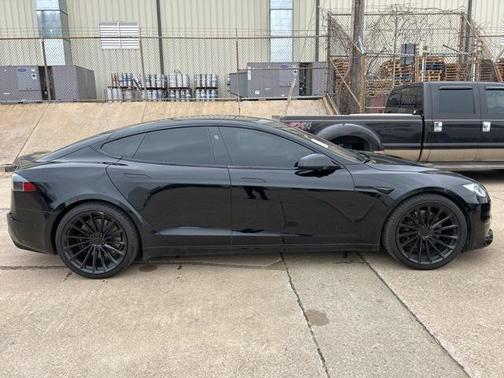 2021 Tesla Model S Plaid