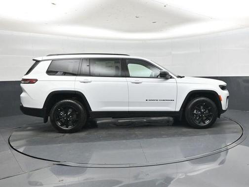 Bright White Clearcoat 2026 Jeep Grand Cherokee L Altitude