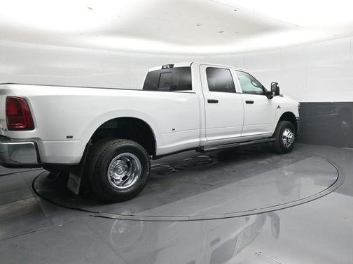 Bright White Clearcoat 2026 RAM 3500 Tradesman Crew Cab 4x4 8' Box