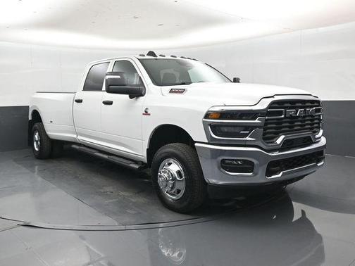 Bright White Clearcoat 2026 RAM 3500 Tradesman Crew Cab 4x4 8' Box