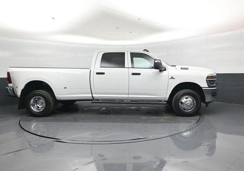 Bright White Clearcoat 2026 RAM 3500 Tradesman Crew Cab 4x4 8' Box