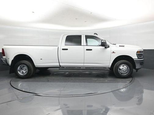 Bright White Clearcoat 2026 RAM 3500 Tradesman Crew Cab 4x4 8' Box