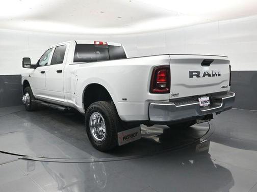 Bright White Clearcoat 2026 RAM 3500 Tradesman Crew Cab 4x4 8' Box