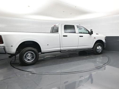 Bright White Clearcoat 2026 RAM 3500 Tradesman Crew Cab 4x4 8' Box