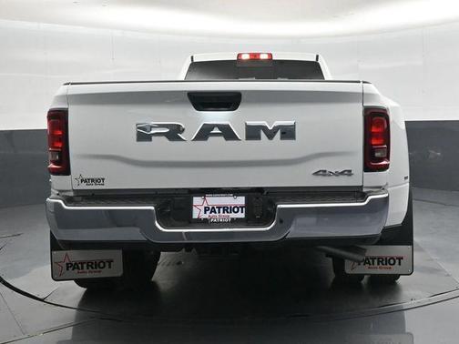 Bright White Clearcoat 2026 RAM 3500 Tradesman Crew Cab 4x4 8' Box