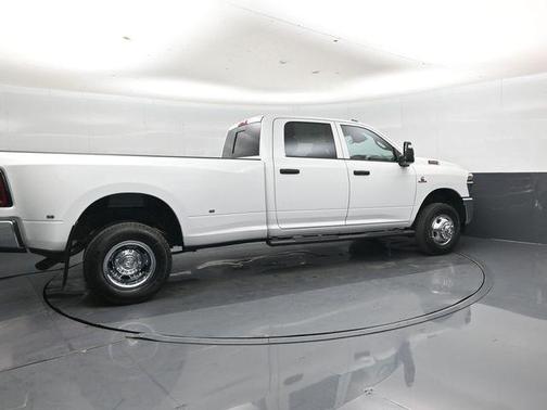 Bright White Clearcoat 2026 RAM 3500 Tradesman Crew Cab 4x4 8' Box