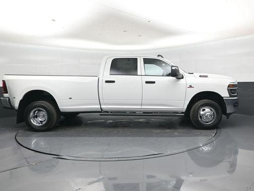 Bright White Clearcoat 2026 RAM 3500 Tradesman Crew Cab 4x4 8' Box