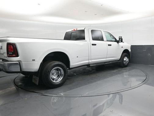 Bright White Clearcoat 2026 RAM 3500 Tradesman Crew Cab 4x4 8' Box