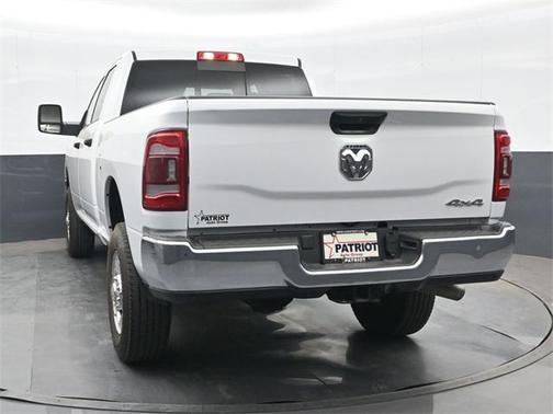 2023 RAM 2500 Tradesman Crew Cab 4x4 6'4' Box