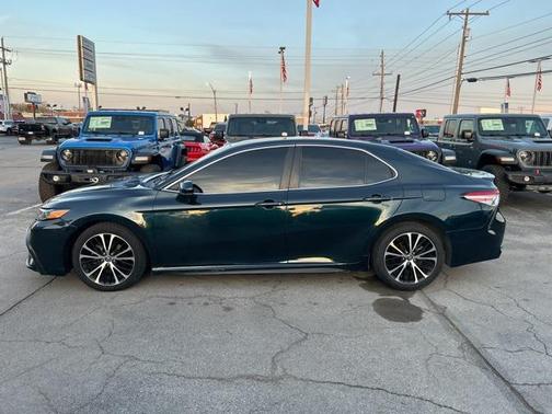 2020 Toyota Camry SE