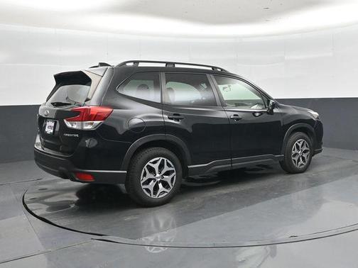 Crystal Black Silica 2023 Subaru Forester Premium