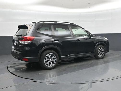 Crystal Black Silica 2023 Subaru Forester Premium
