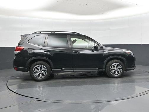 Crystal Black Silica 2023 Subaru Forester Premium