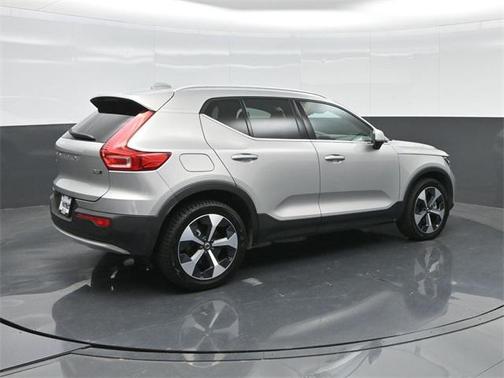 2024 Volvo XC40 B5 Plus Bright Theme